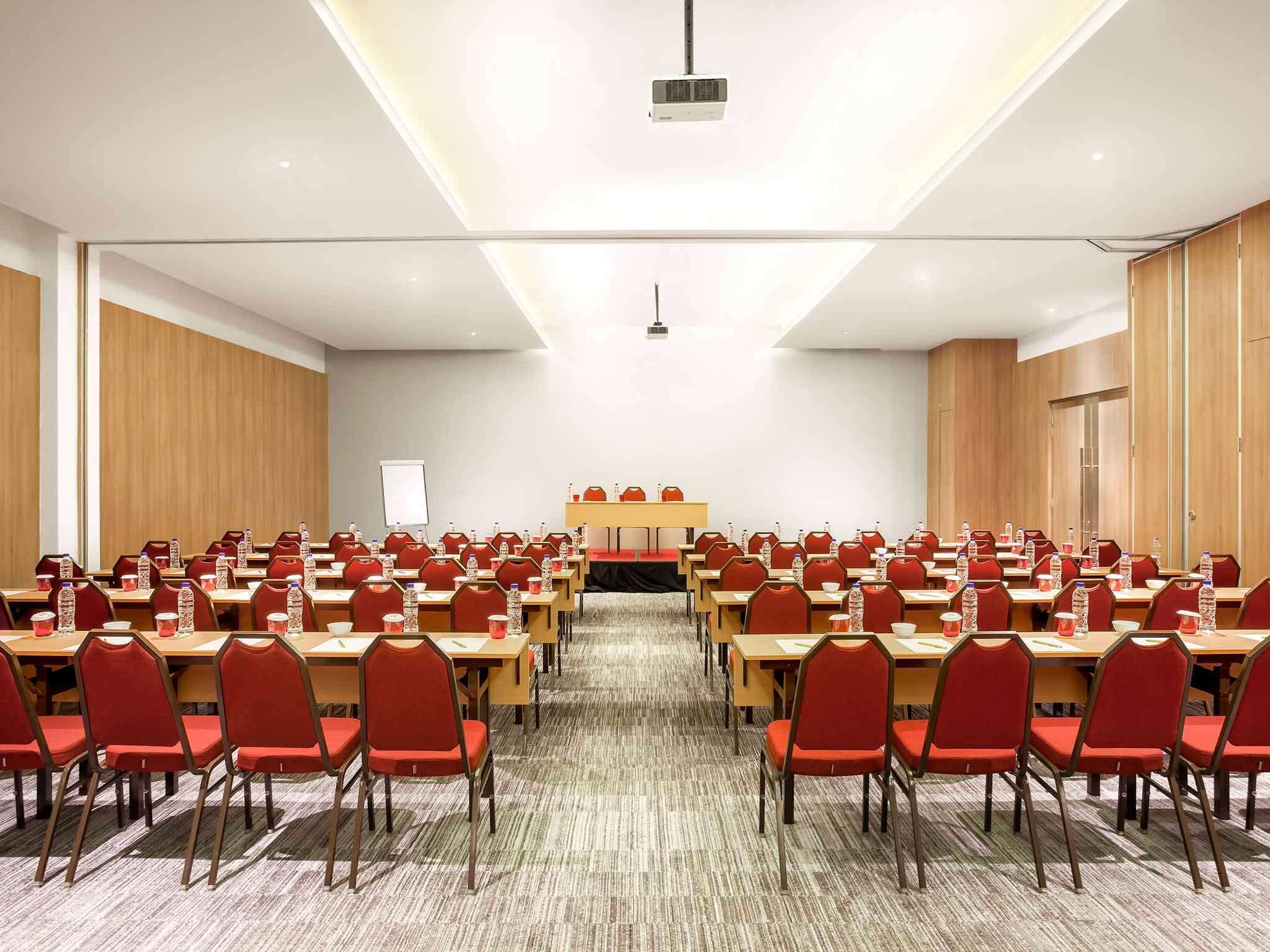 Ibis Makassar City Center Ngoại thất bức ảnh